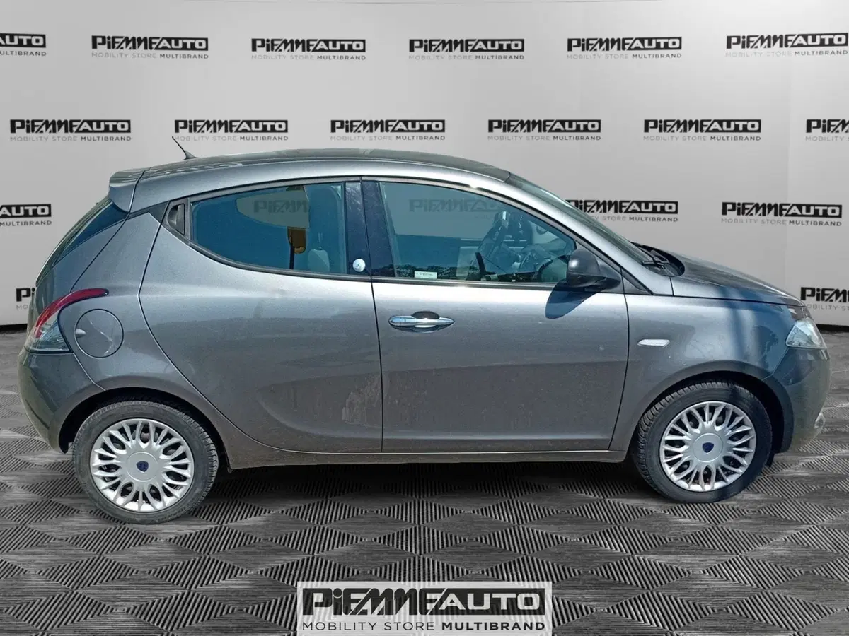 Lancia Ypsilon usata a Parma (7)