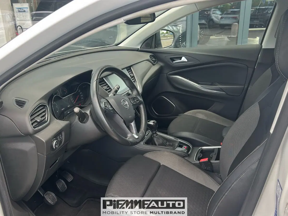 Opel Grandland X usata a Piacenza (9)