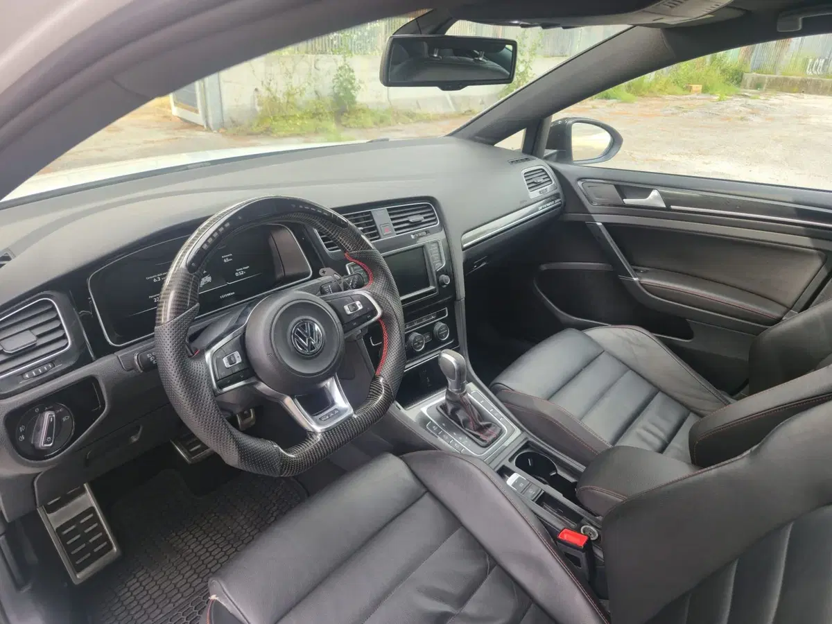 Volkswagen Golf usata a Massa-Carrara (18)