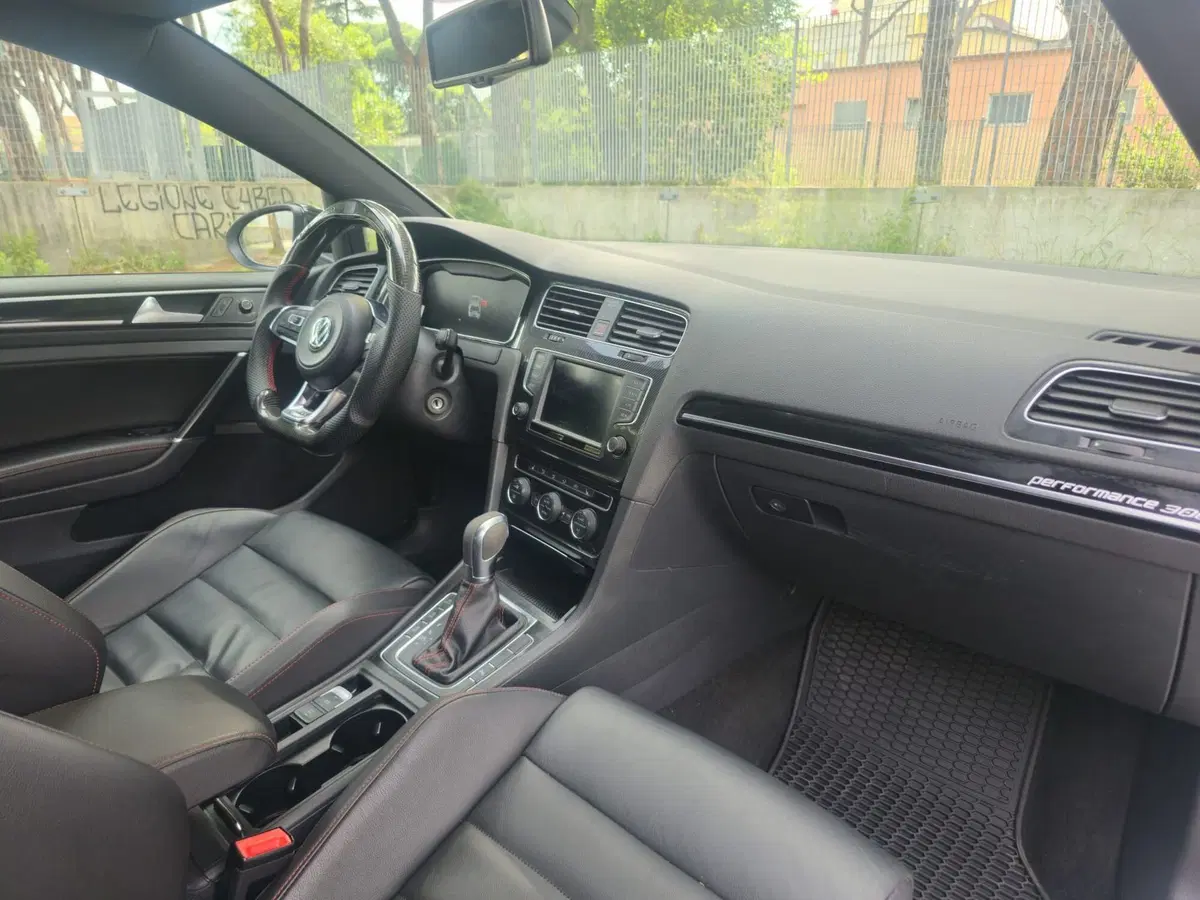 Volkswagen Golf usata a Massa-Carrara (20)