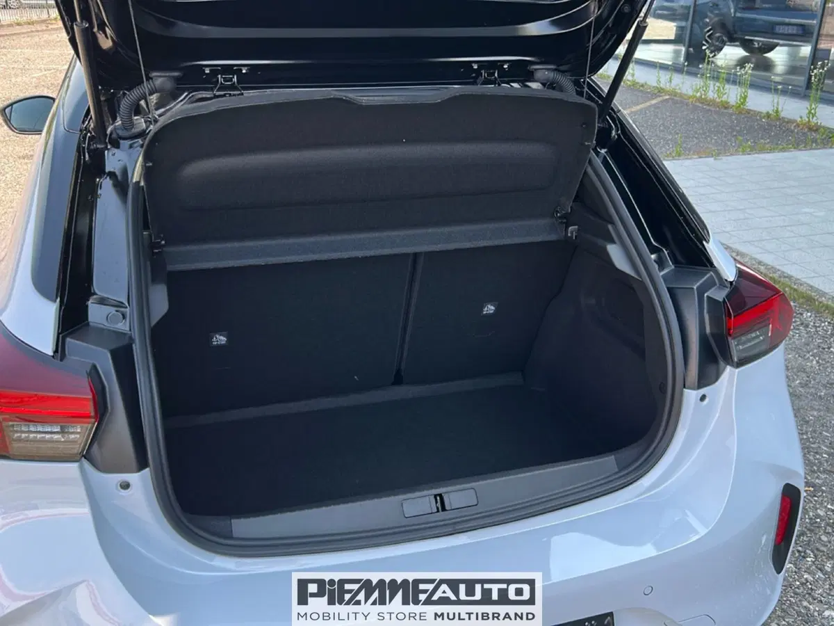 Opel Corsa nuova a Piacenza (19)