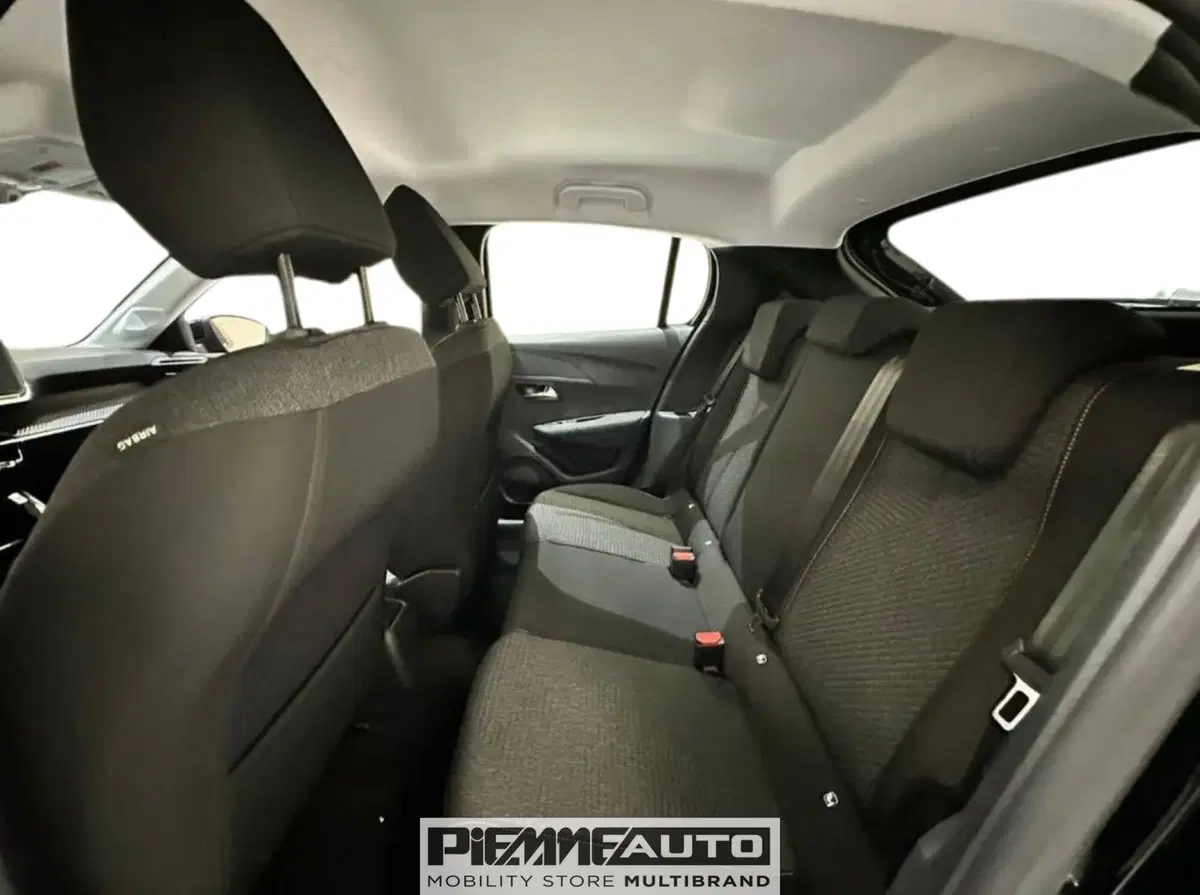 Peugeot 208 nuova a Parma (9)