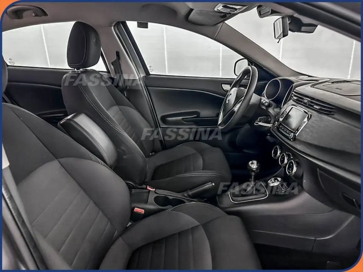 Alfa Romeo Giulietta usata a Milano (13)