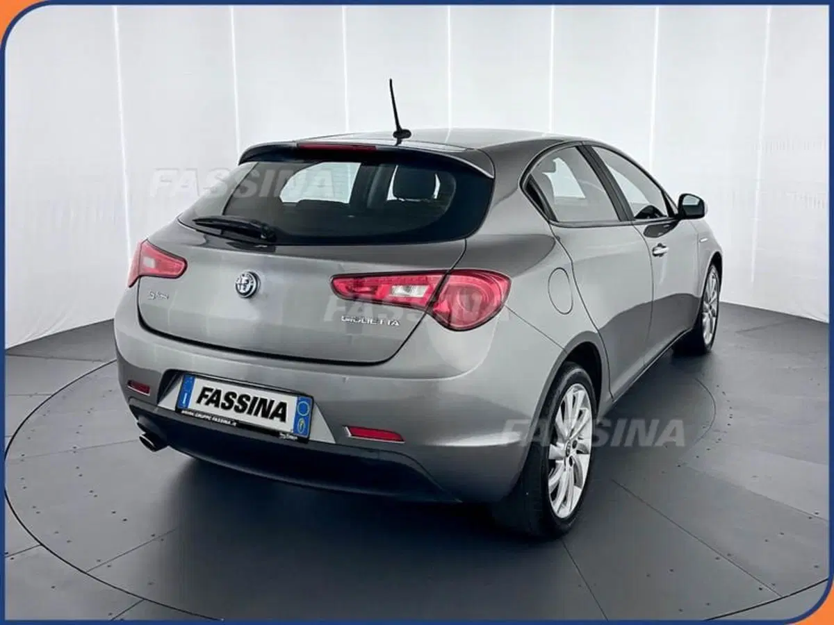 Alfa Romeo Giulietta usata a Milano (4)