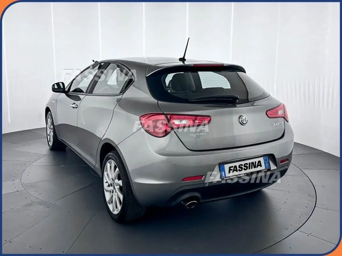 Alfa Romeo Giulietta usata a Milano (6)