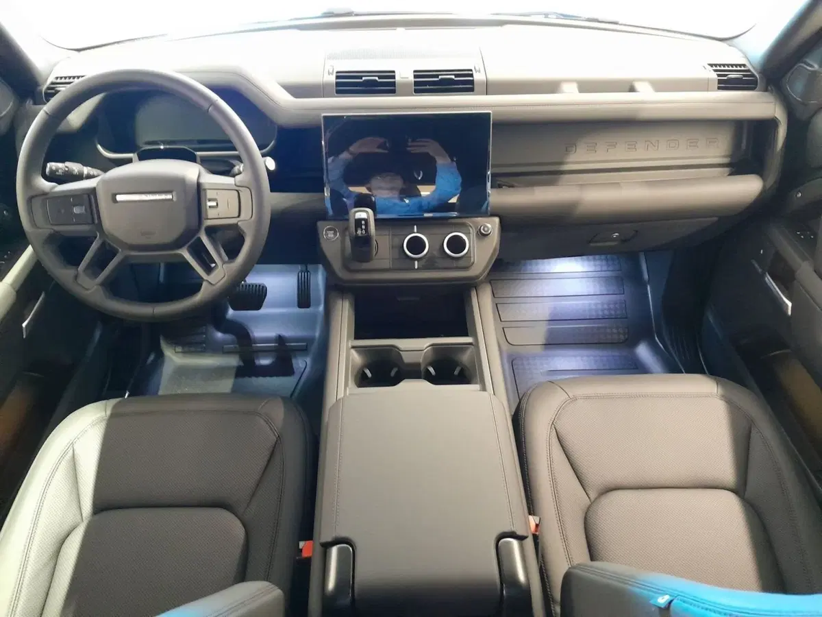 Land Rover Defender nuova a Cuneo (4)