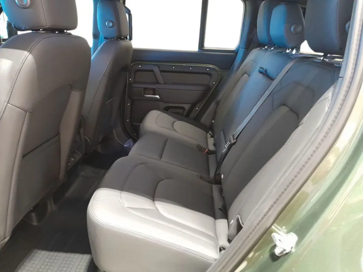 Land Rover Defender nuova a Cuneo (5)