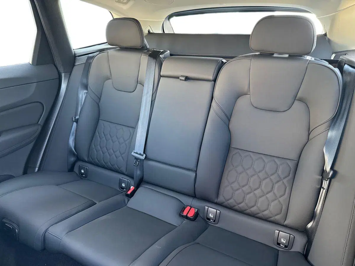 Volvo XC60 nuova a Reggio Calabria (10)