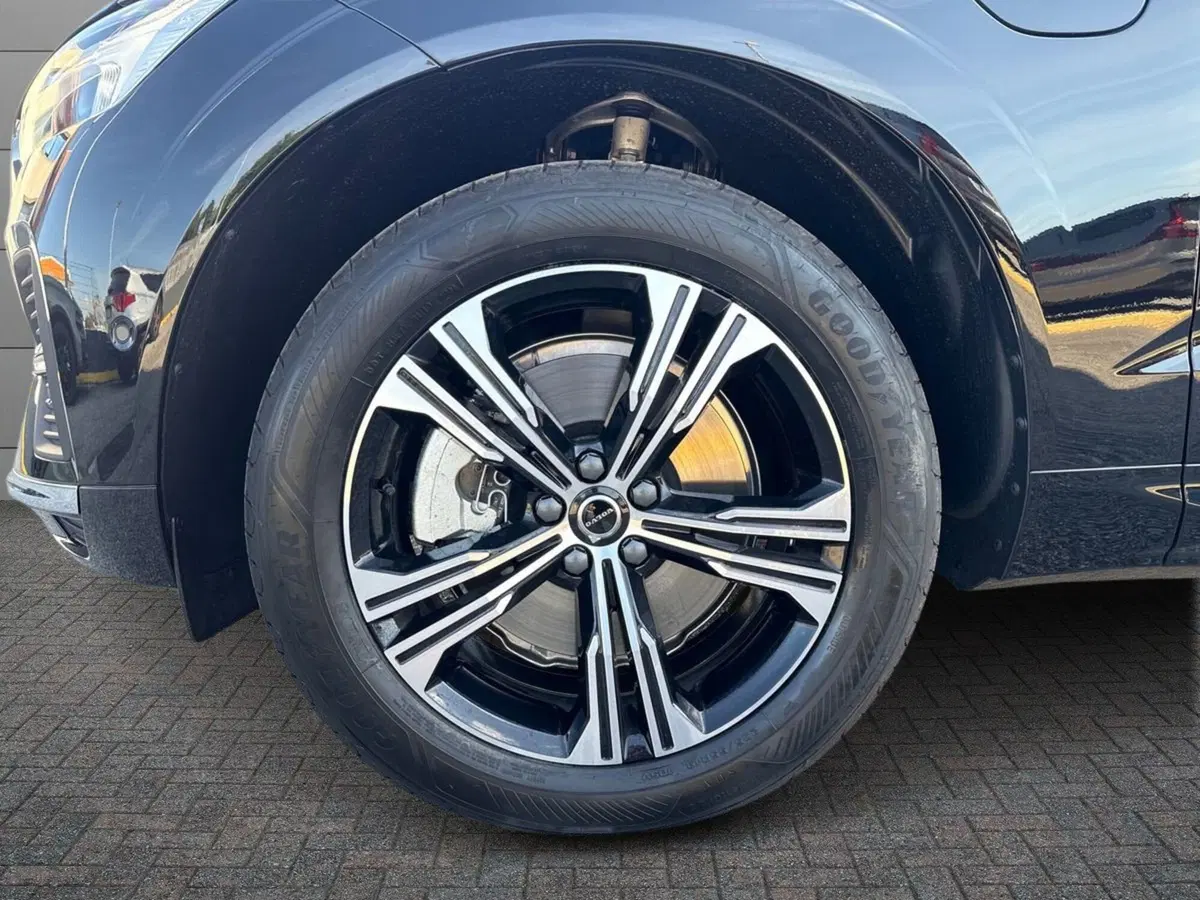 Volvo XC60 nuova a Reggio Calabria (14)