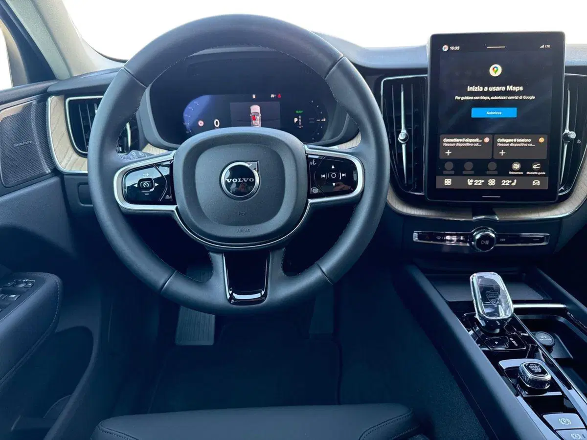 Volvo XC60 nuova a Reggio Calabria (7)