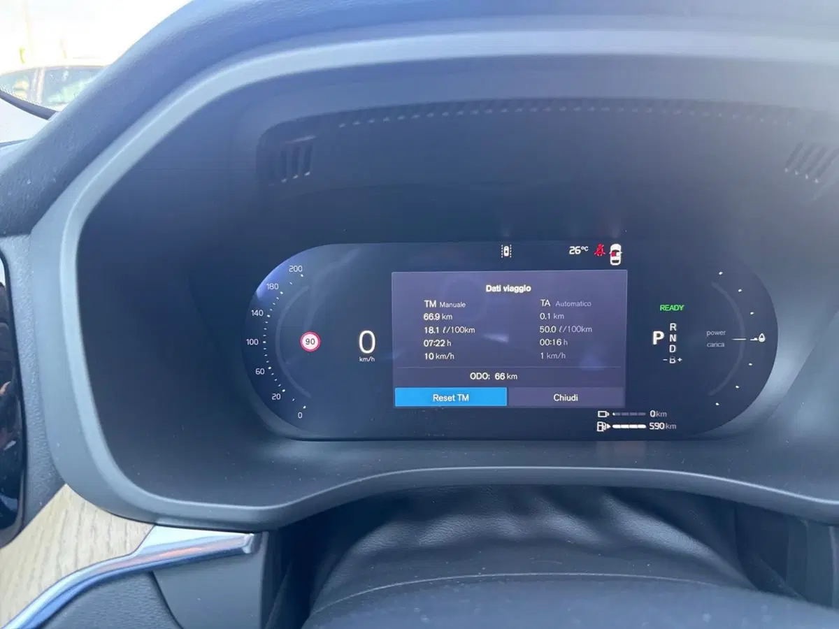 Volvo XC60 nuova a Reggio Calabria (8)
