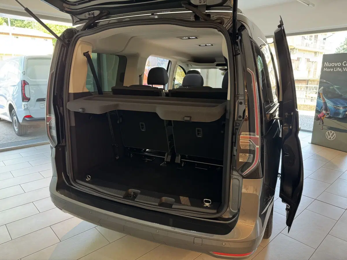 Volkswagen Caddy nuova a Lecco (10)