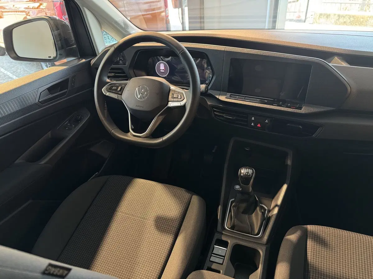 Volkswagen Caddy nuova a Lecco (5)
