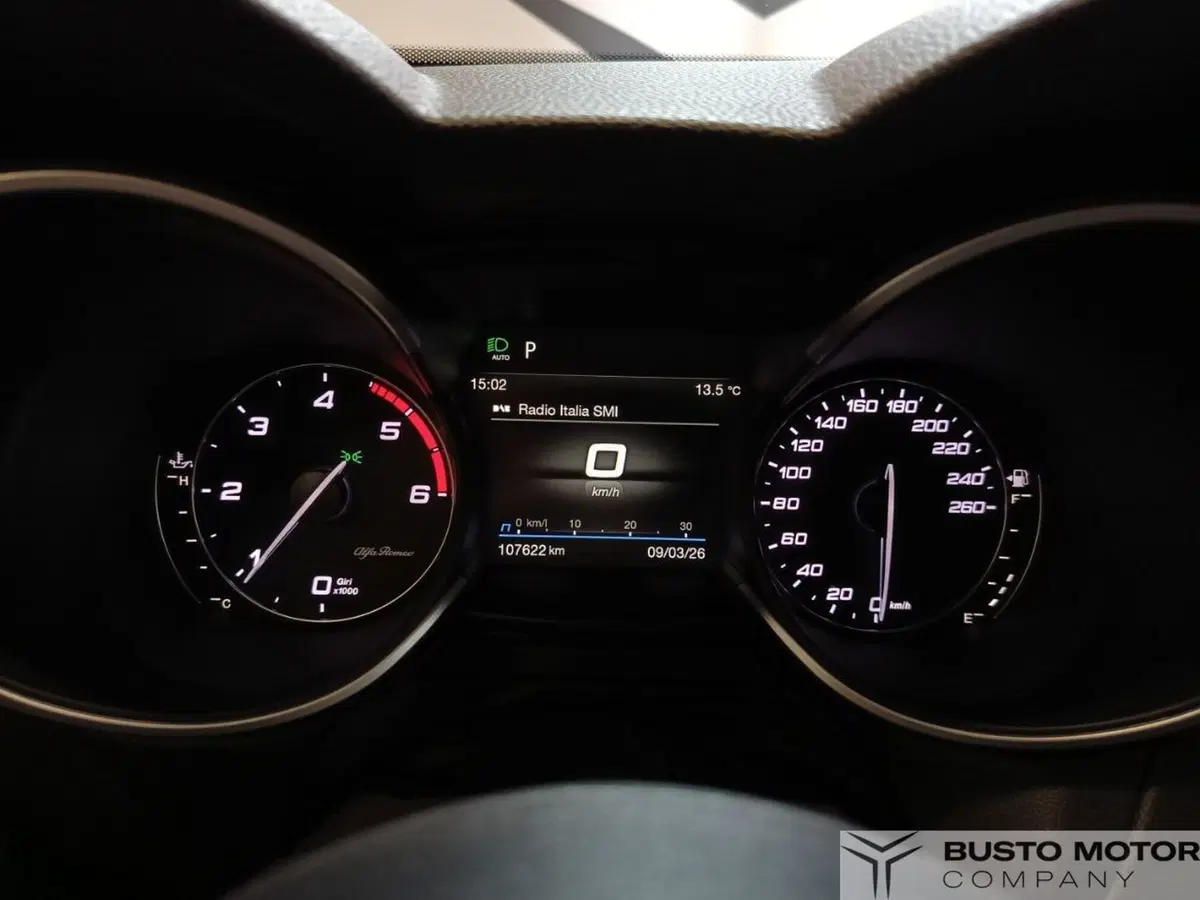 Alfa Romeo Stelvio usata a Varese (12)