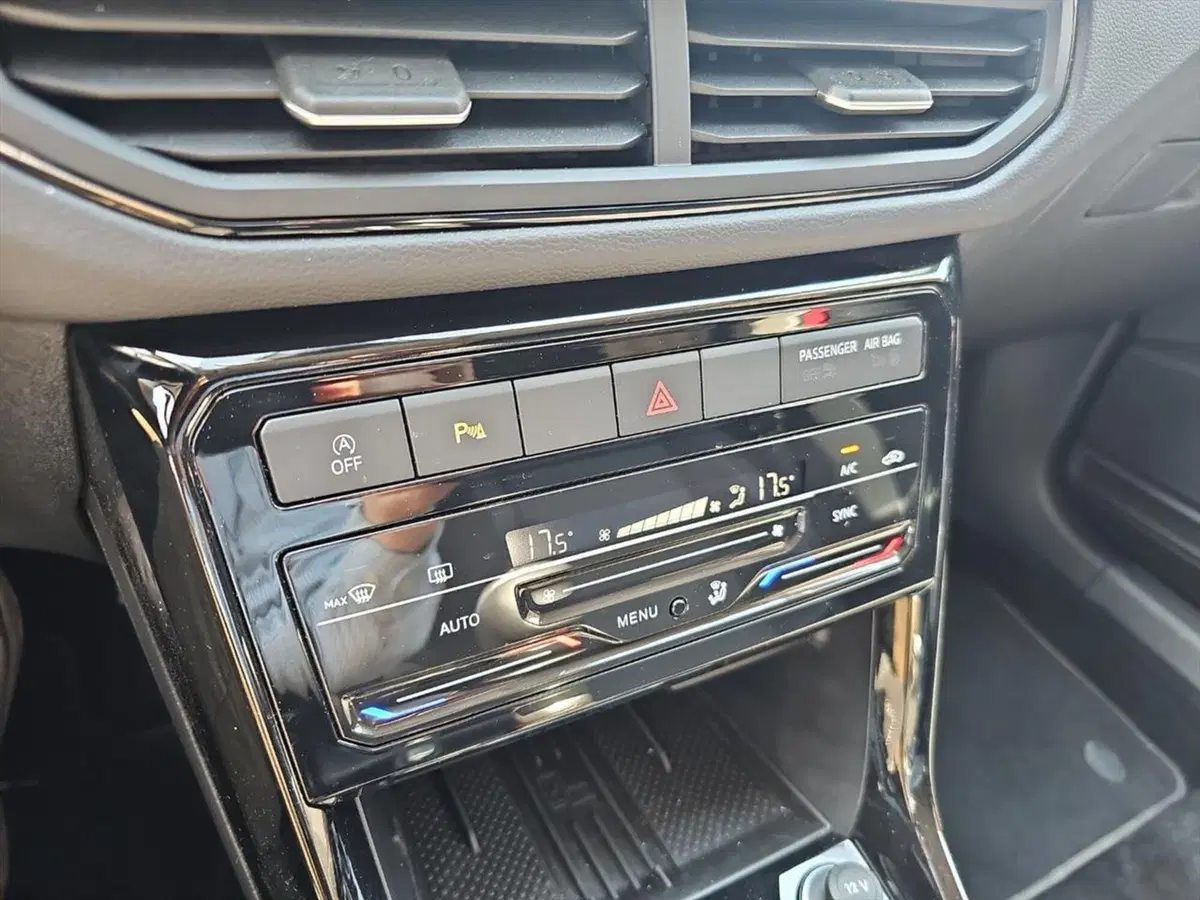 Volkswagen T-Cross usata a Lecco (16)
