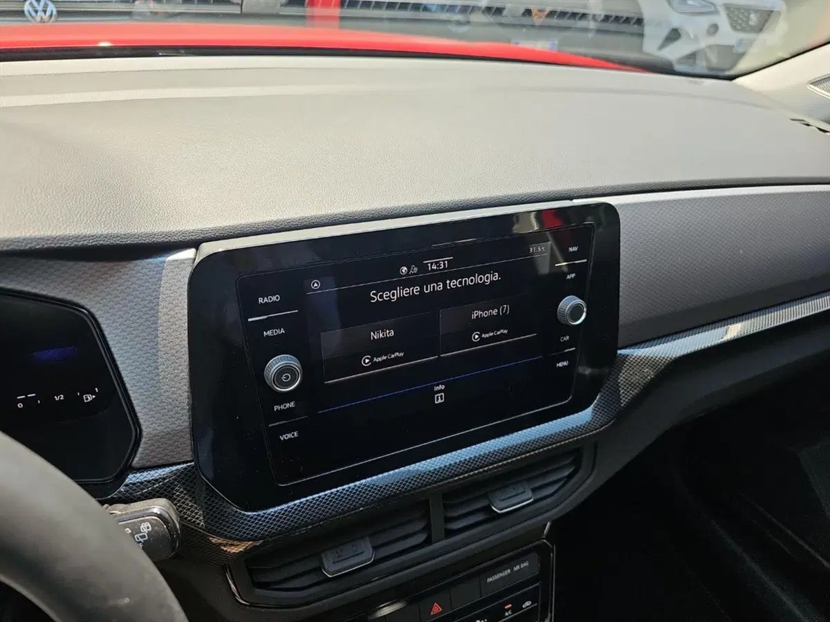 Volkswagen T-Cross usata a Lecco (17)