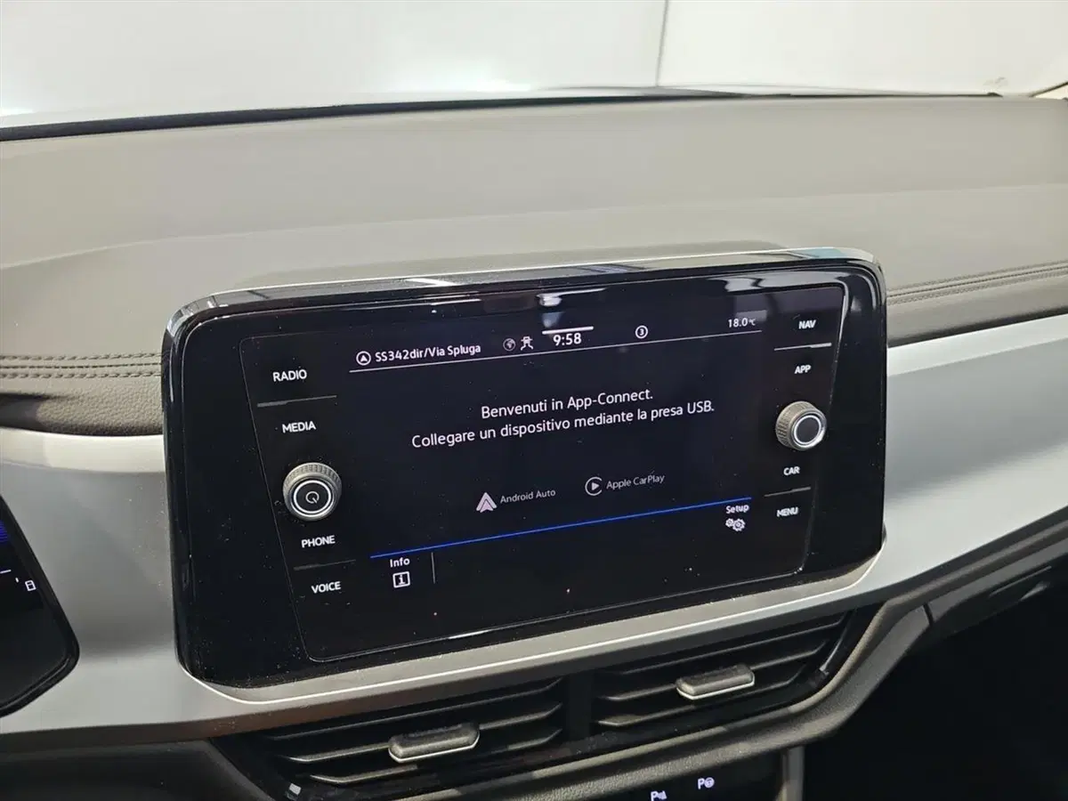 Volkswagen T-Roc usata a Lecco (12)