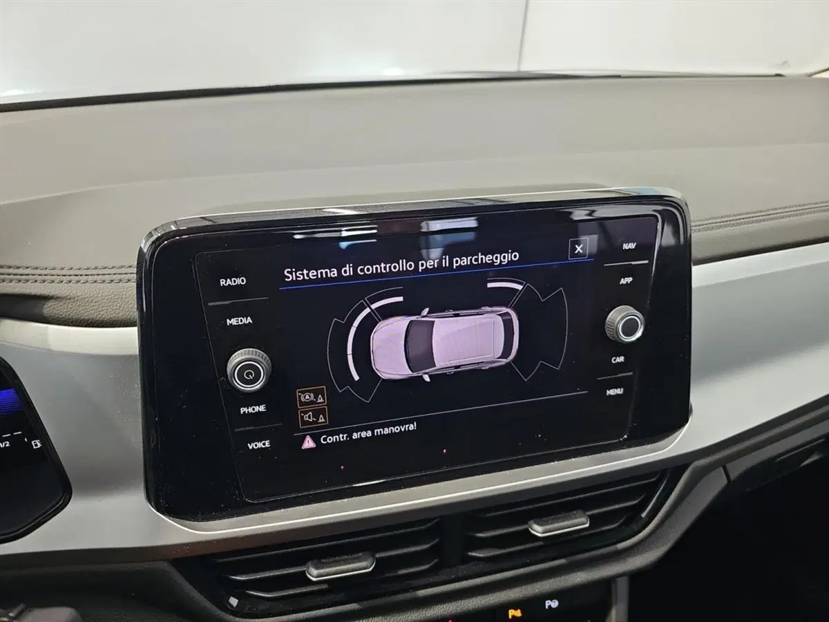 Volkswagen T-Roc usata a Lecco (13)