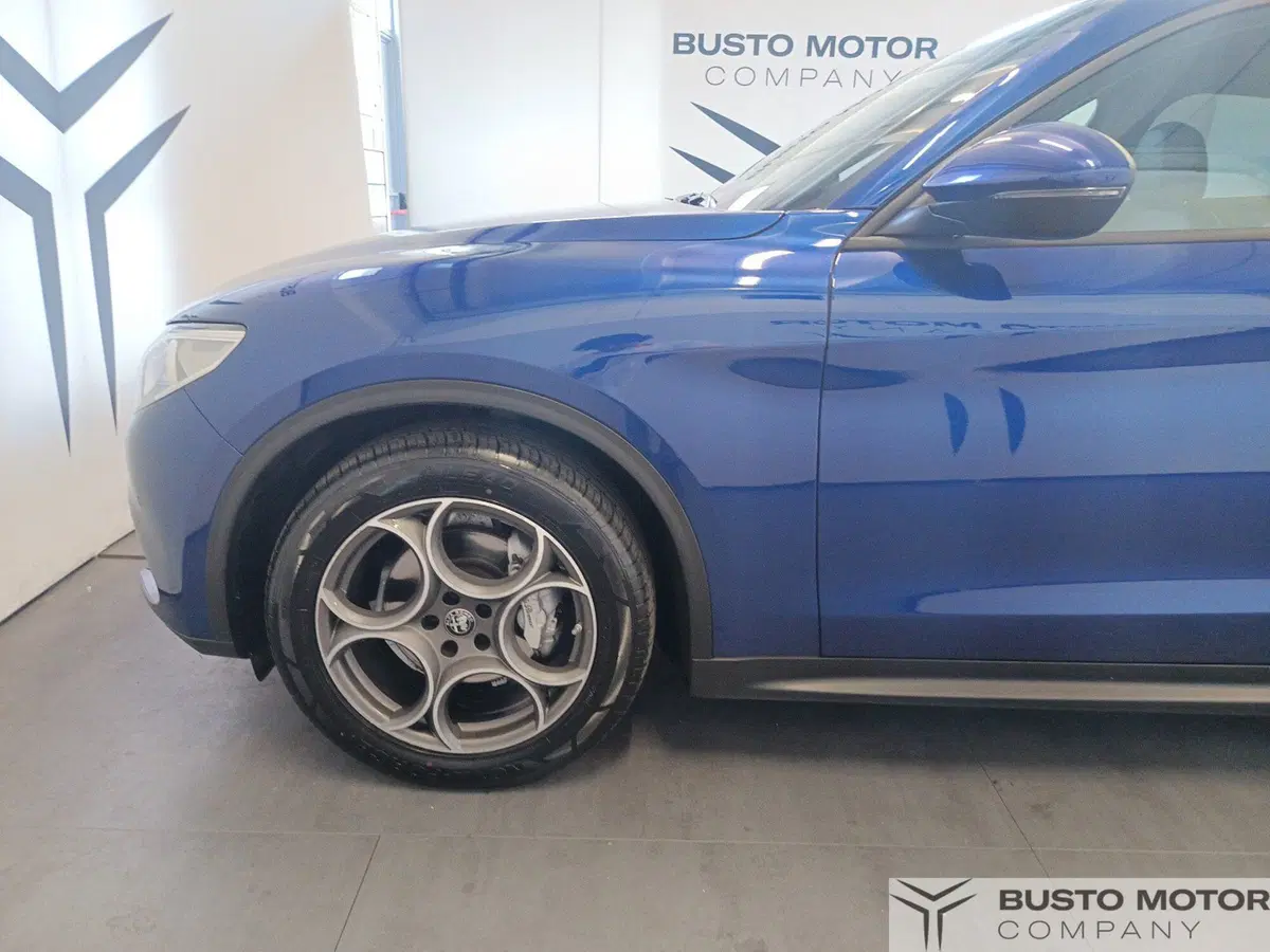 Alfa Romeo Stelvio usata a Varese (7)