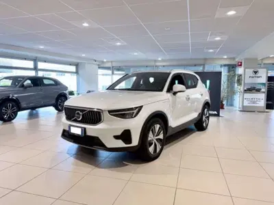 Volvo XC40 T5 Recharge Plug-in Hybrid automatico Core del 2022 usata a Savona