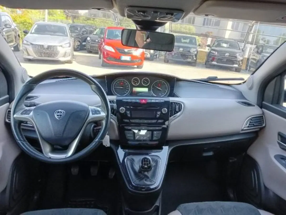Lancia Ypsilon usata a Brescia (11)