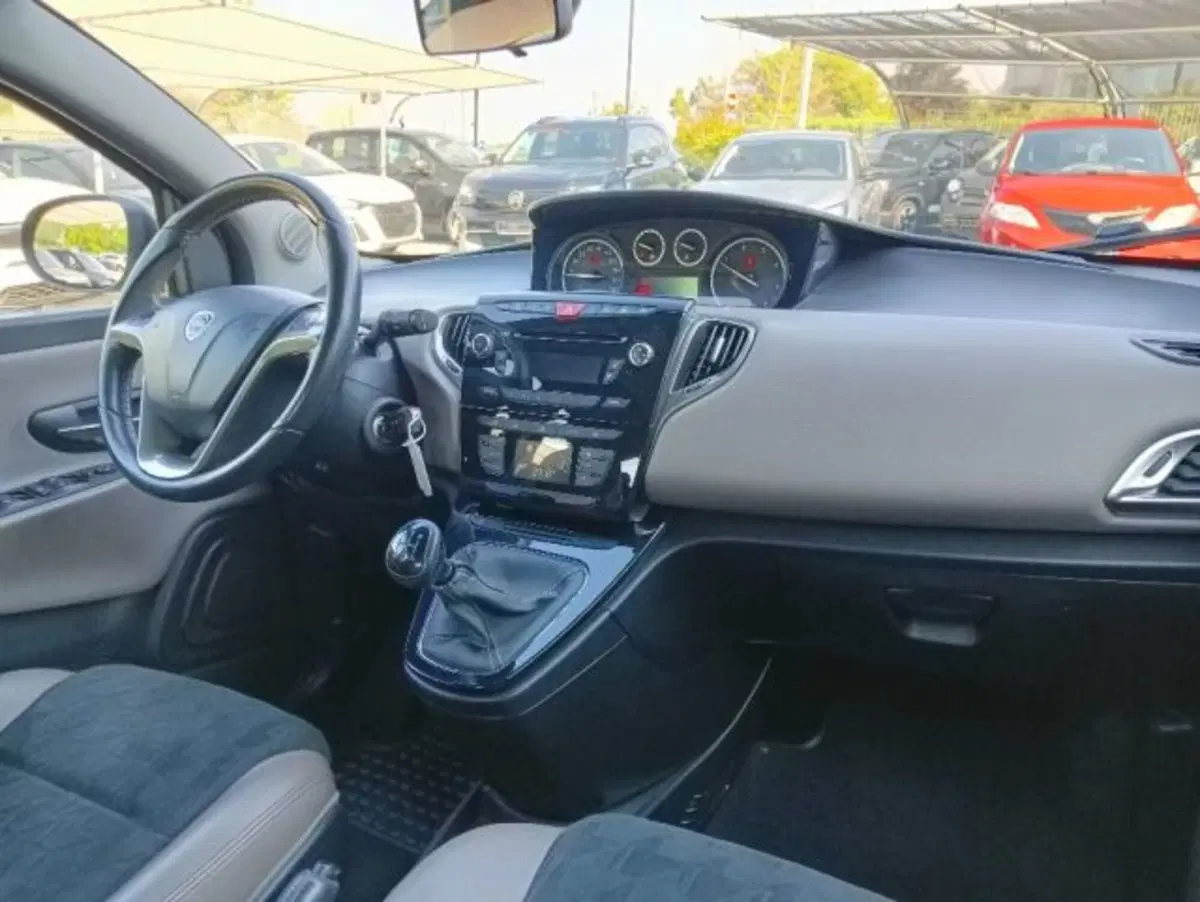 Lancia Ypsilon usata a Brescia (14)