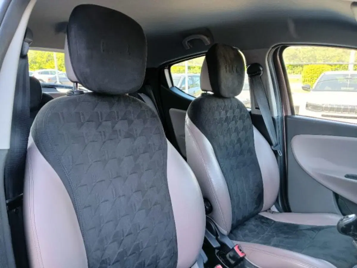 Lancia Ypsilon usata a Brescia (18)