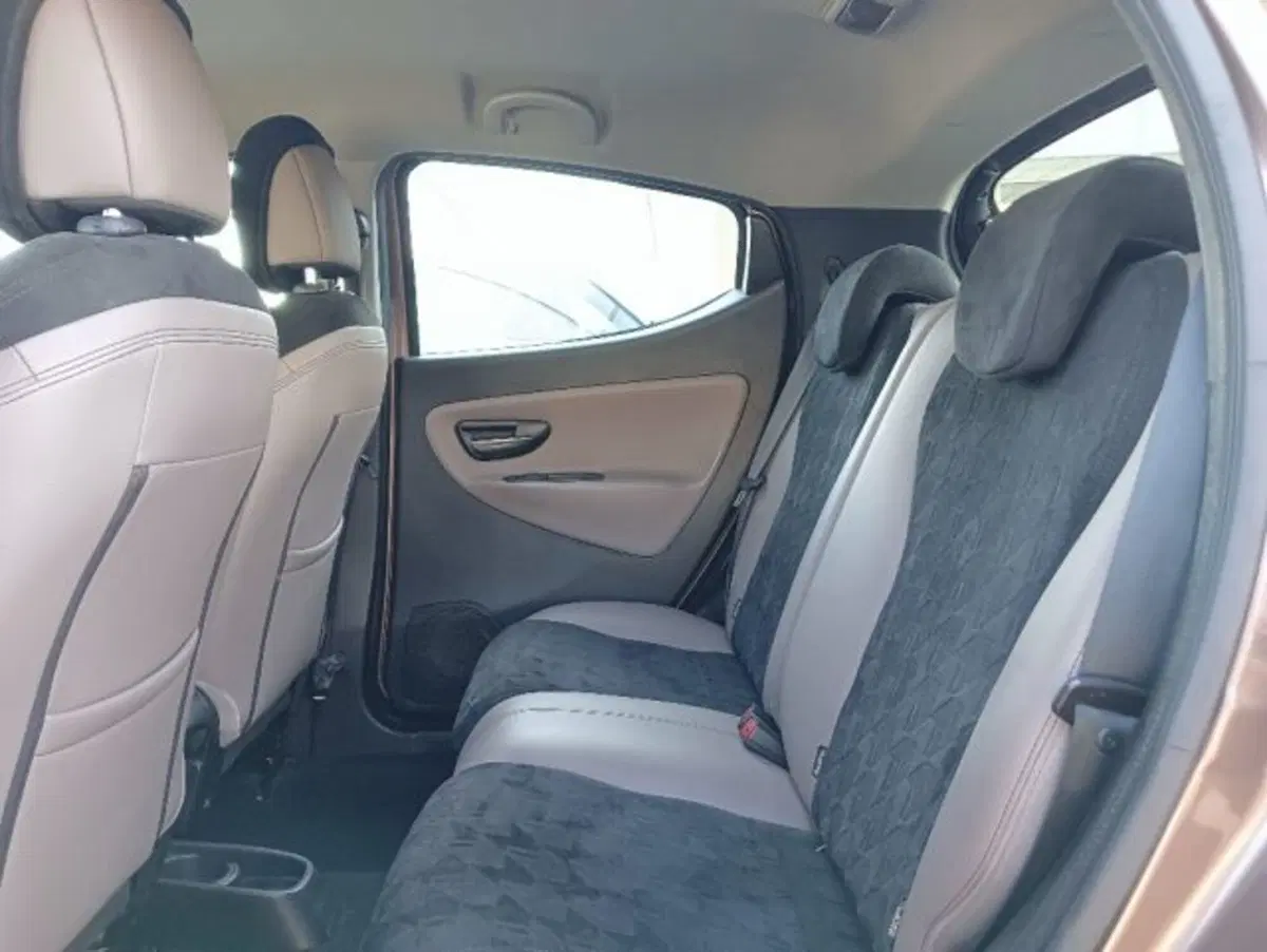 Lancia Ypsilon usata a Brescia (20)