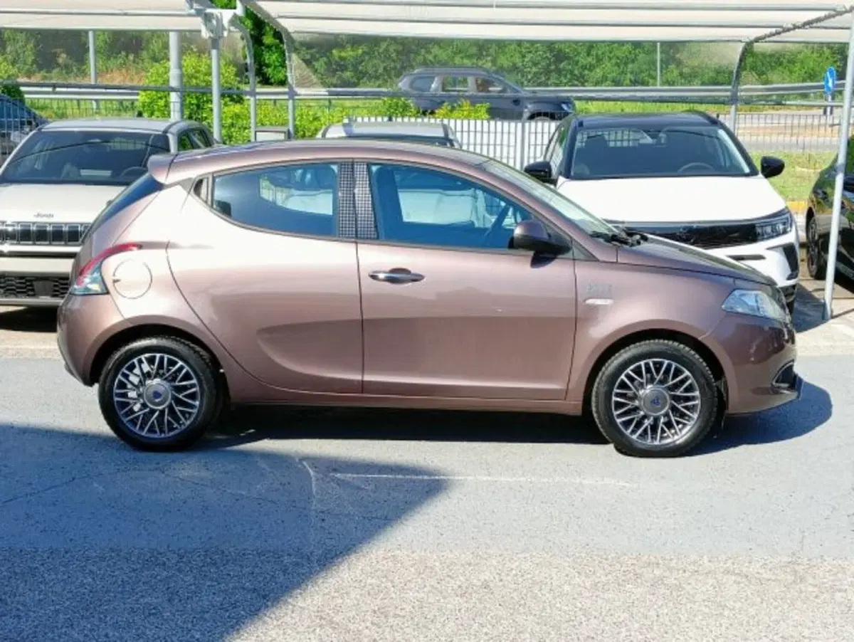 Lancia Ypsilon usata a Brescia (4)