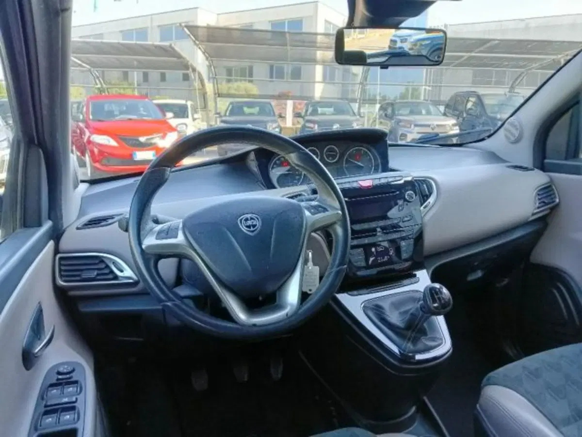 Lancia Ypsilon usata a Brescia (6)