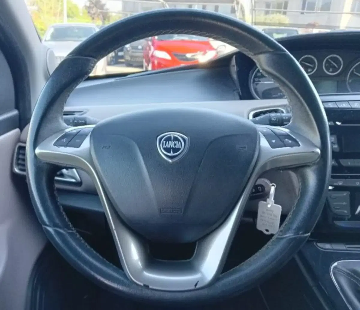 Lancia Ypsilon usata a Brescia (7)