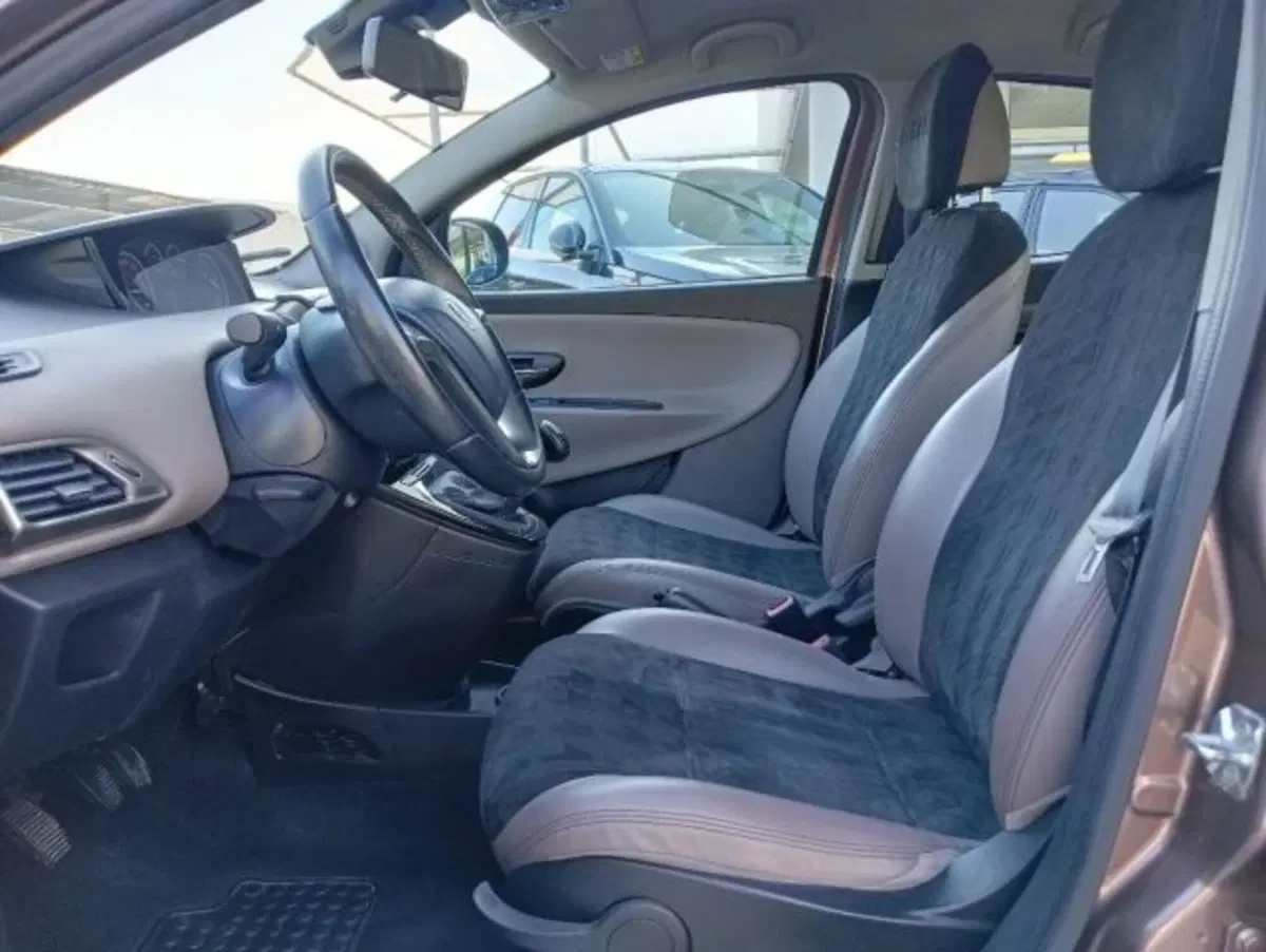 Lancia Ypsilon usata a Brescia (9)