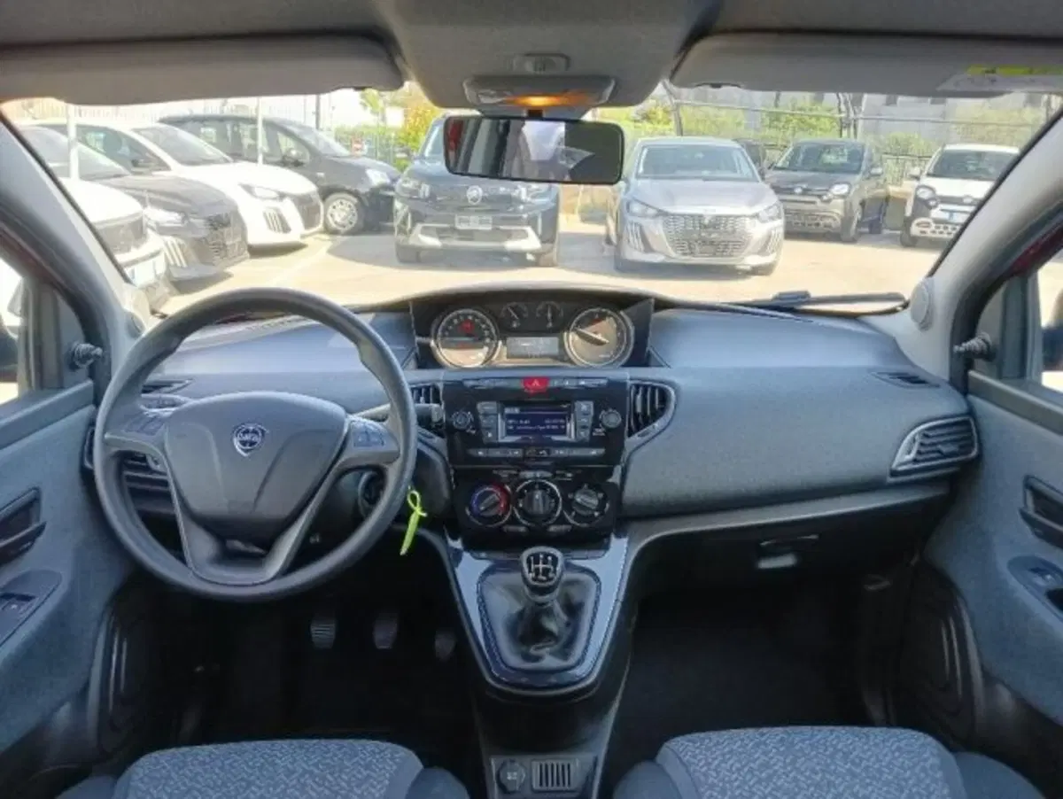 Lancia Ypsilon usata a Brescia (11)