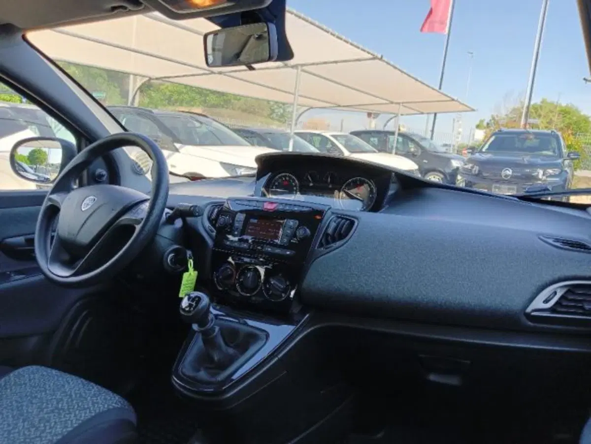 Lancia Ypsilon usata a Brescia (14)
