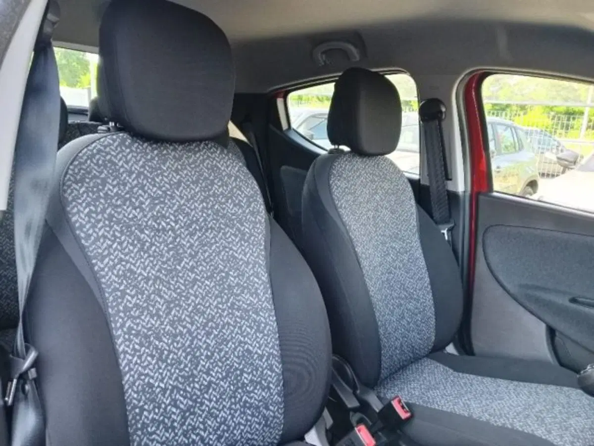 Lancia Ypsilon usata a Brescia (17)