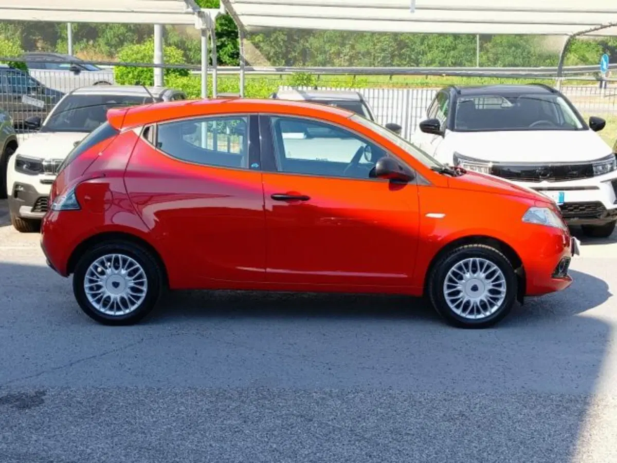 Lancia Ypsilon usata a Brescia (4)