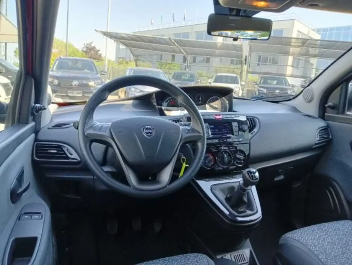 Lancia Ypsilon usata a Brescia (6)
