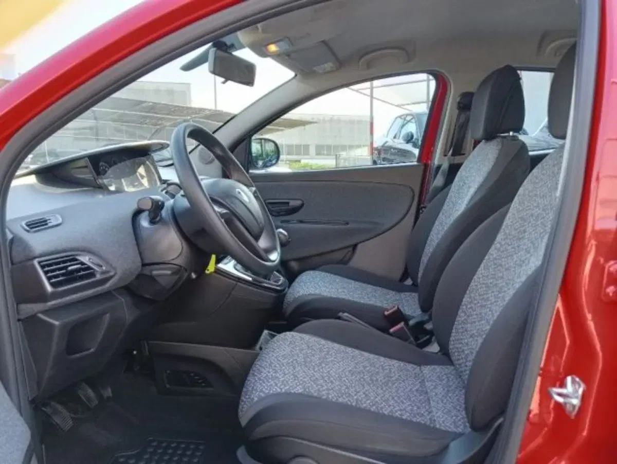 Lancia Ypsilon usata a Brescia (8)