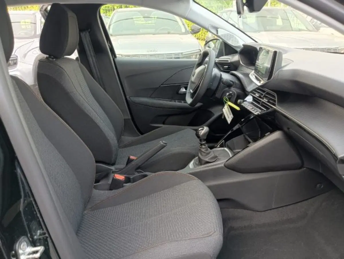 Peugeot 208 nuova a Brescia (18)