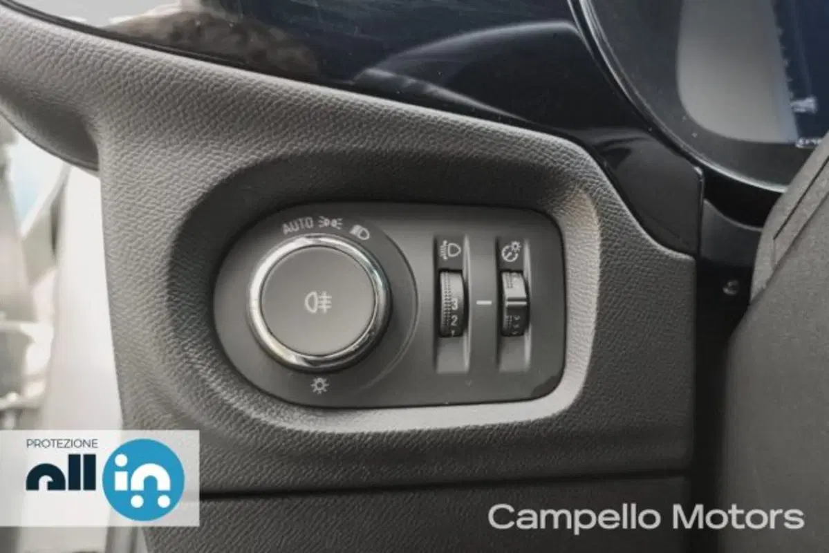 Opel Corsa usata a Venezia (17)