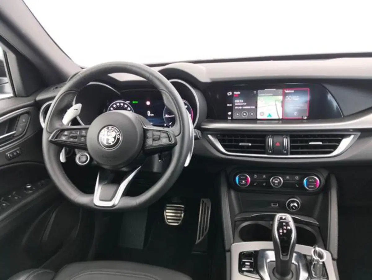 Alfa Romeo Stelvio usata a Como (11)