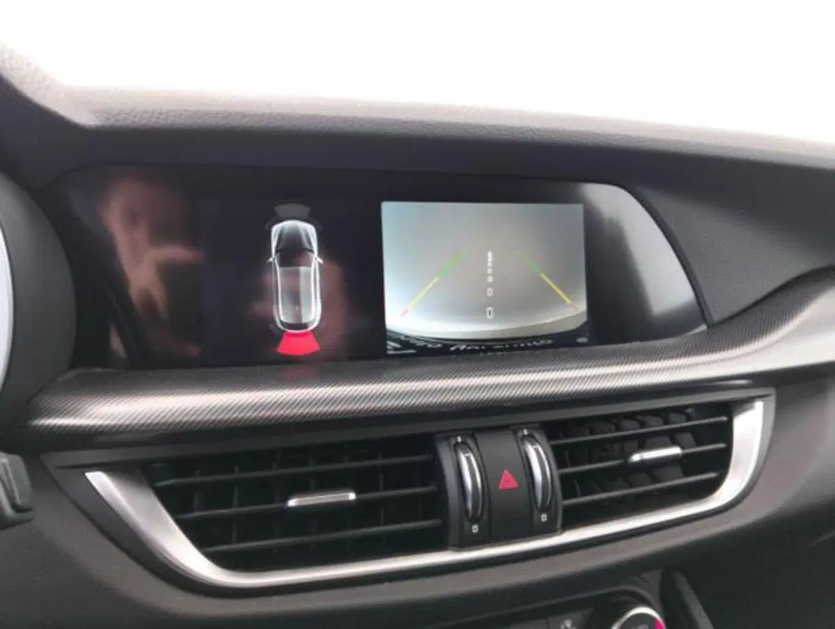 Alfa Romeo Stelvio usata a Como (14)