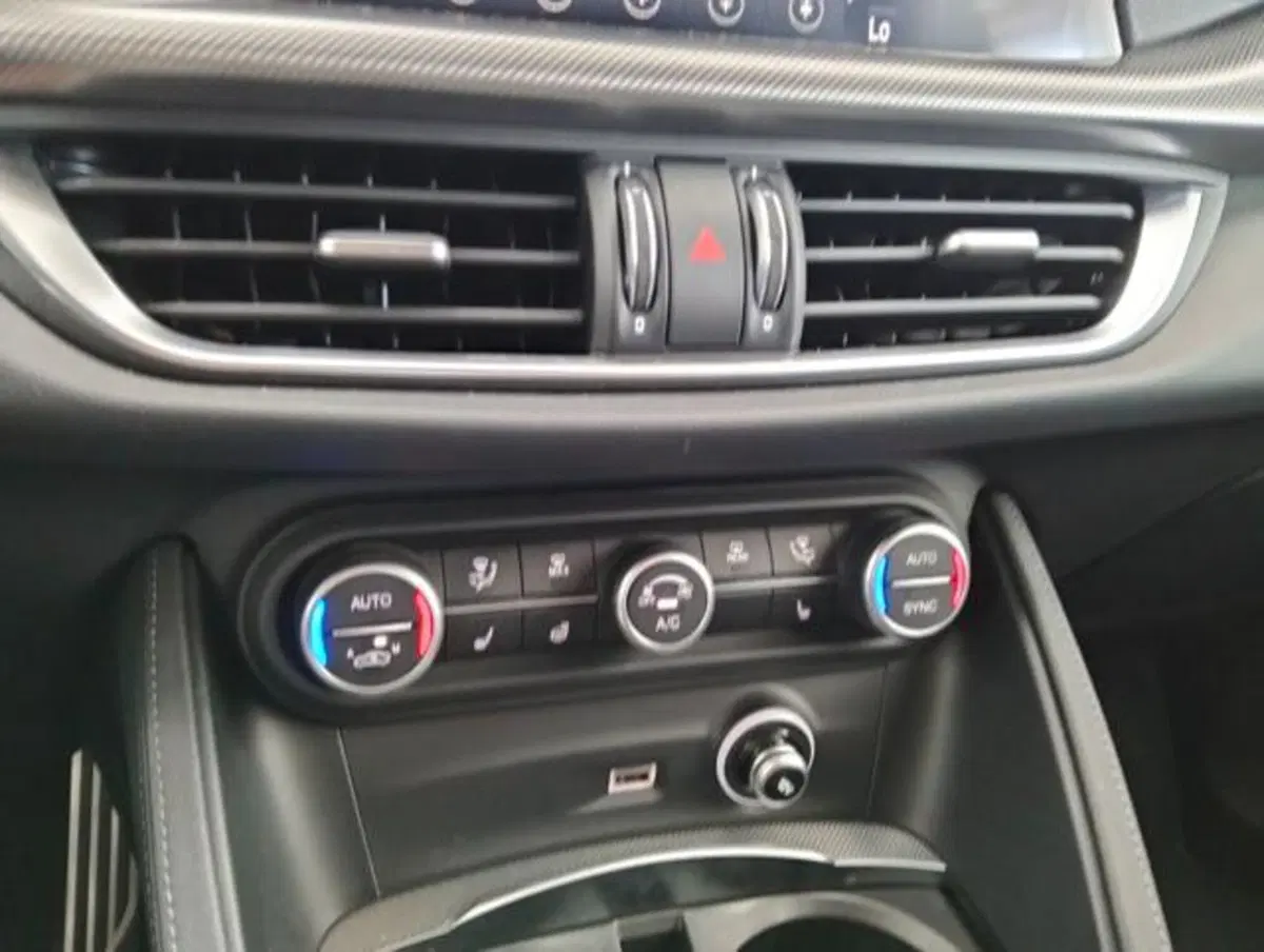 Alfa Romeo Stelvio usata a Como (17)