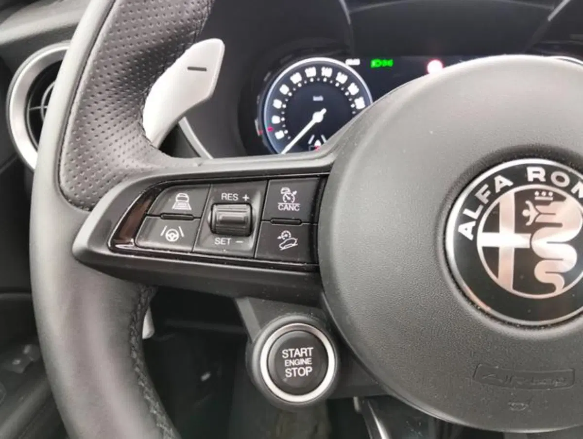 Alfa Romeo Stelvio usata a Como (19)