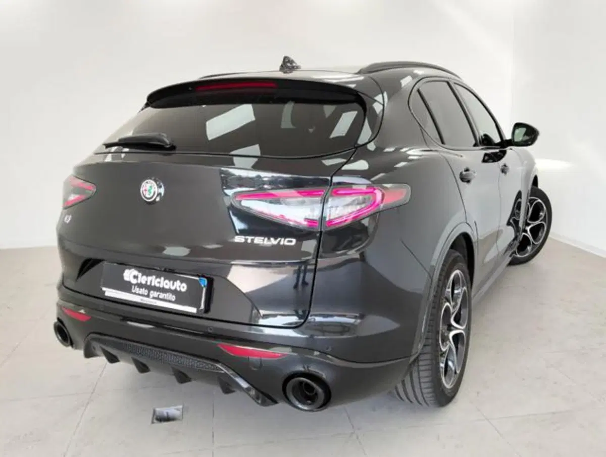 Alfa Romeo Stelvio usata a Como (2)
