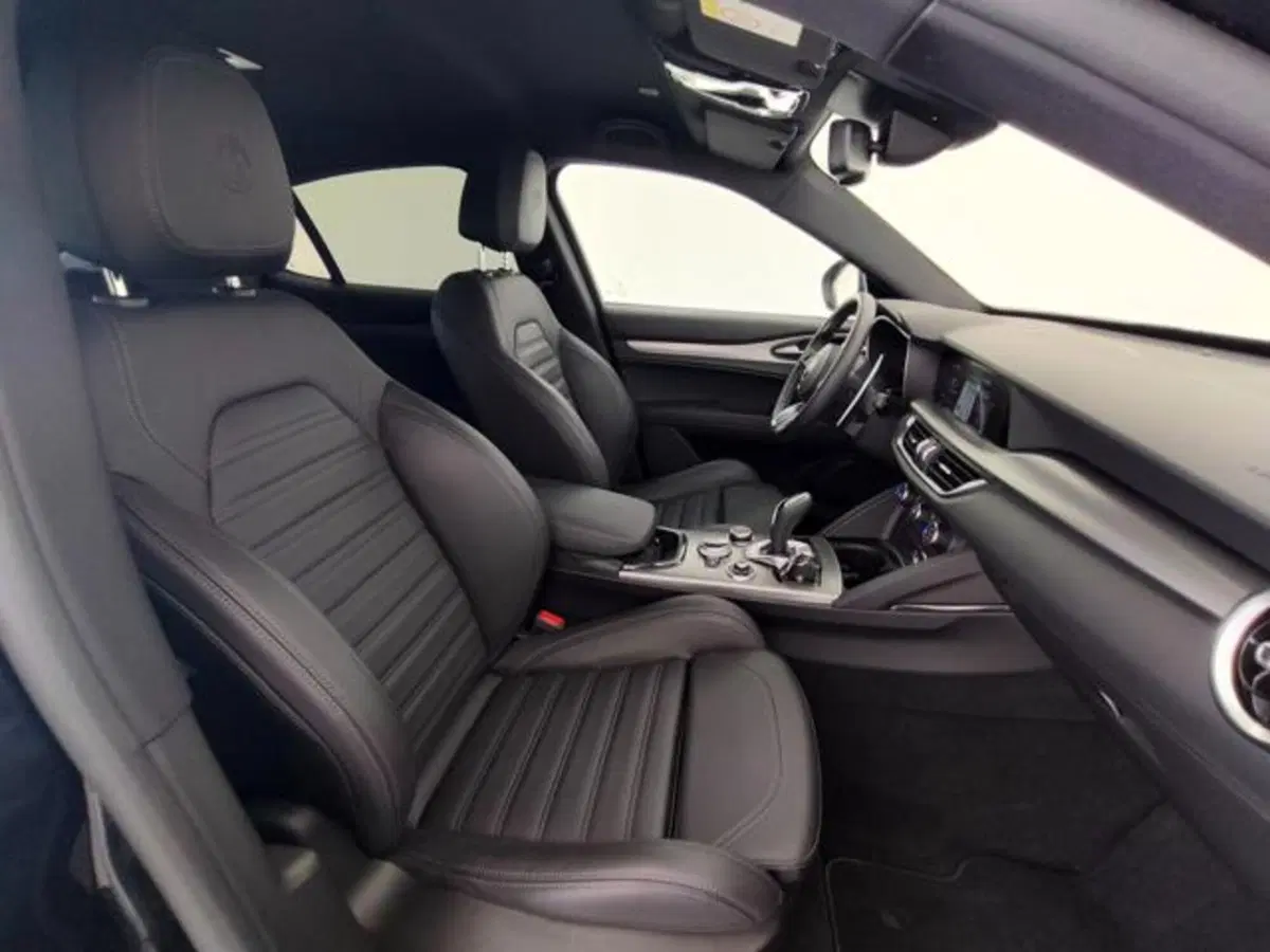 Alfa Romeo Stelvio usata a Como (3)