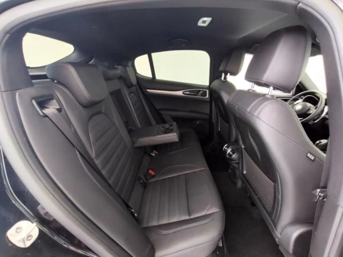 Alfa Romeo Stelvio usata a Como (5)