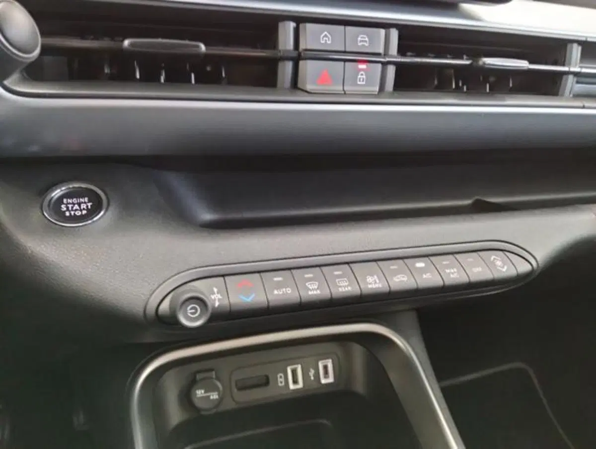 Jeep Avenger usata a Como (14)