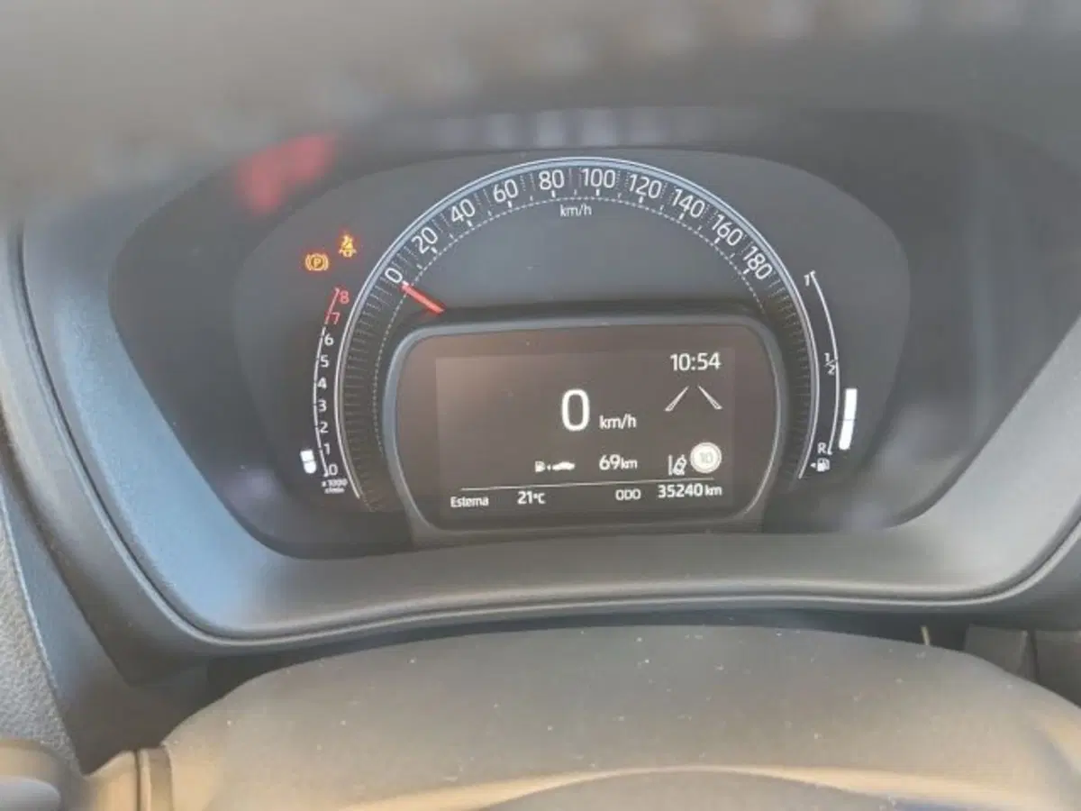 Toyota Aygo X nuova a Roma (9)