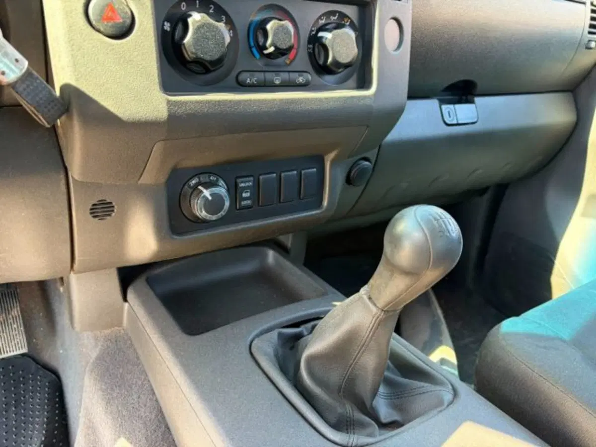 Nissan Navara usata a Sassari (7)